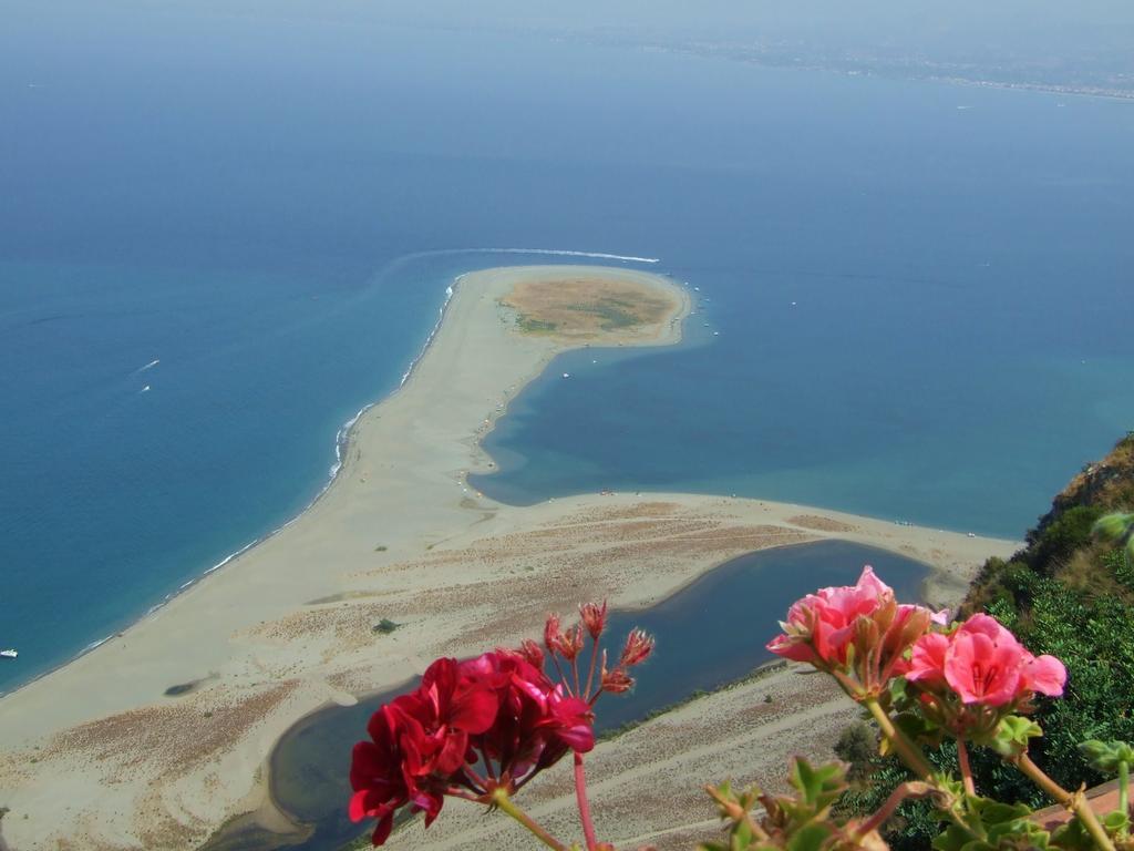 B&B Il Giardino Di Zefiro Gioiosa Marea Εξωτερικό φωτογραφία